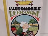 un livre sur lequel figure la photo d'une vieille dame au volant d'une voiture