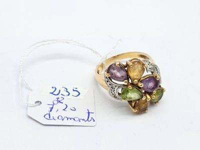 une image représentant une bague en or sertie d'améthyste et de péridot