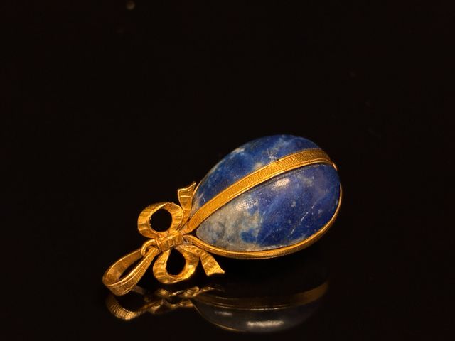 Pendentif ovoïde Lapis Lazuli, monture en or. Pb : 9gr. en règle