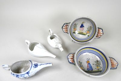 QUIMPER. Deux bols à oreilles en faïence polychrome, marqué …