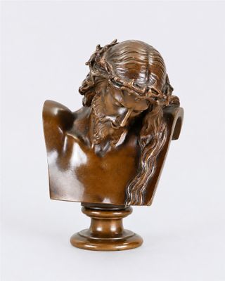 un buste en bronze représentant Jésus, coiffé d'une couronne d'épines