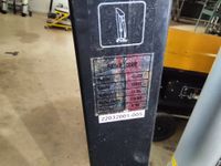 Une grue d’atelier pliante SONIC sur roulettes, modèle 48223… (photo 2)