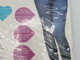 l'arrière d'un legging de femme dans un sac en plastique