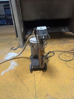a machine that is sitting on the floor in the room