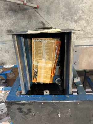 a machine that is sitting in the middle of a room