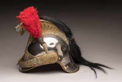 Casque d’officier de Dragons modèle 1874. Bombe en laiton ni… - Photo 1