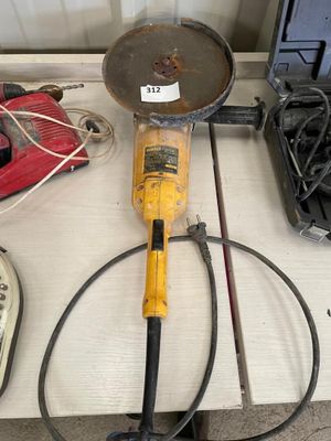 Une disqueuse de marque DEWALT