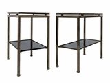 une paire de tables d'appoint en métal et en verre