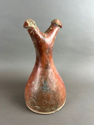 une image représentant un vase posé sur une table
