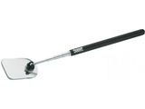 un gros plan d'une spatule avec un manche, sur fond blanc