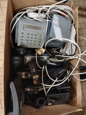 VENTE VOLONTAIRE Un ensemble de téléphones ou en poste ALCAT…