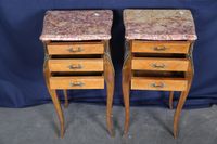 Paire de chevets de style Louis XV, en bois de placage dispo… (photo 2)