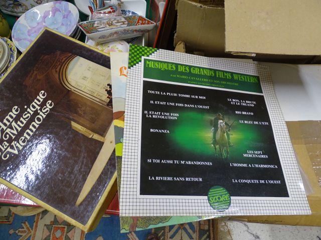 3 cartons de disques 33 tours : classiques, musique western, opér...