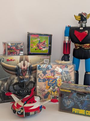 un grand nombre de jouets posés sur une table