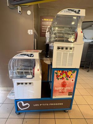 a picture of a vending machine in a restaurant