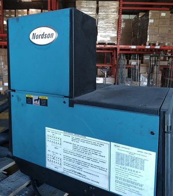 NORDSON 3100, complet. On y joint une demi-palette de grains…