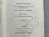 un livre ouvert sur lequel figure la photo d'un homme