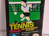 une image représentant la jaquette d'un jeu vidéo sur laquelle figure un joueur de tennis