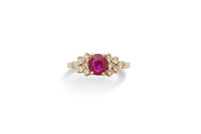 Bague “Rubis” Rubis ovale et diamants ronds taille brillant