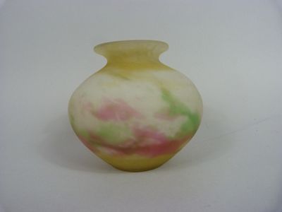 MULLER Frères, Lunéville. Vase boule en verre marmoréen mult…