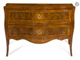 une petite commode surmontée de deux tiroirs