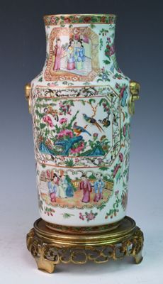 two vases that are sitting on a stand