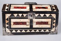 Coffret en os, écaille de tortue et bois, décoré de pyrograv… (photo 2)