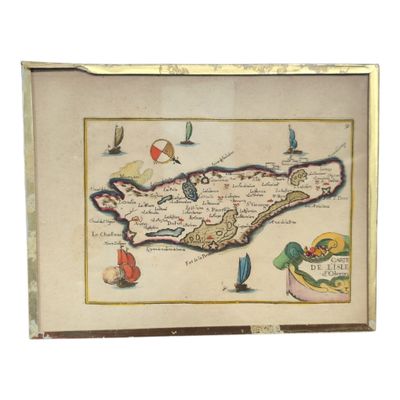 une vieille carte de l'île de Chypre dans un cadre doré