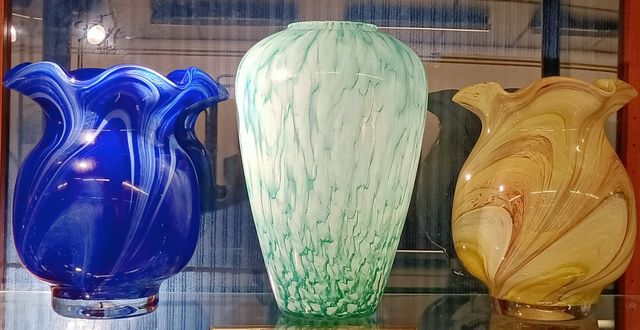 Pierre de Lune. 3 vases. H : 25 et 30