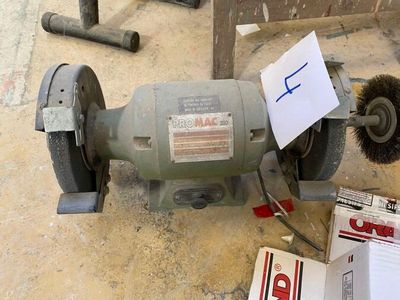 1 touret à meuler PROMAC 320 (Ref. 4)