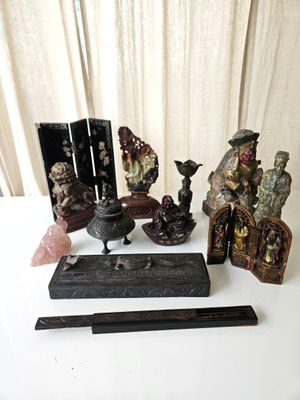 a lot of figurines that are on a table