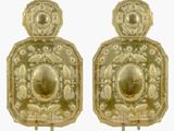 paire de poignées de porte anciennes en laiton, ornées d'un motif décoratif de chaque côté