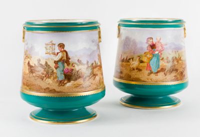 Paire de cache-pots sur piédouche en porcelaine peinte de sc…