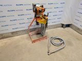 l'image d'une machine posée sur le sol