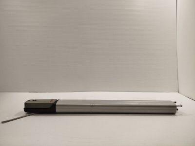 une image représentant un caisson lumineux sur lequel est posé un stylo