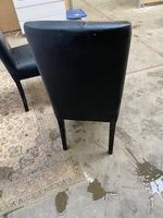 Lot de 2 chaises contemporaines en simili cuir noir, à dossi… (photo 3)