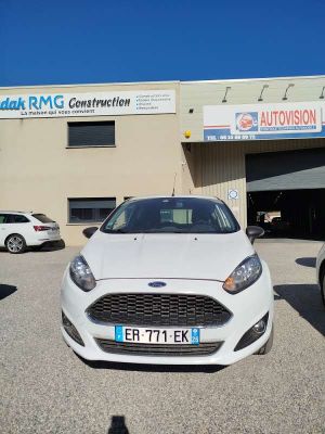 a white car that is parked in front of a building