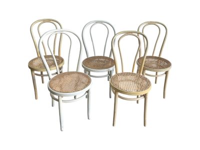 Dans l'esprit de THONET Ensemble de 5 chaises type bistro en…