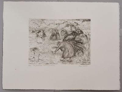 dessin au crayon représentant une vache dans un champ, avec d'autres animaux en arrière-plan