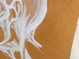 une photo d'un morceau de papier recouvert de peinture blanche