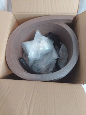 une boîte en carton contenant un sac en plastique