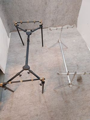 Dans un carton, 10 Rod Pods Carp System dont 5 Rod Pods en m…
