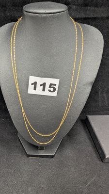 un gros plan sur un mannequin portant un numéro