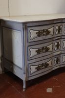 Commode mazarine à façade arbalète en bois peint gris et rec… (photo 2)