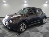 une photo d'un SUV Nissan Juke garé sur un sol à damier