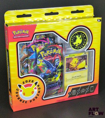 La boîte est ouverte pour montrer le contenu du jeu de cartes à collectionner Pokémon.