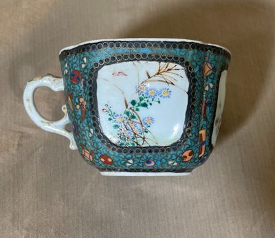 JAPON - Epoque MEIJI (1868 - 1912)Tasse et soucoupe en porce…