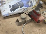 a small machine that is sitting on the ground