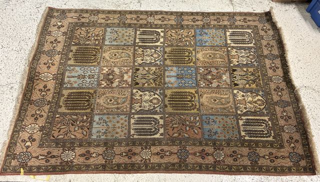 Tapis. 204 x 138 cm. A nettoyer 