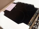 une boîte contenant une plaque de cuisson